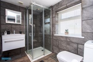 En-suite- click for photo gallery